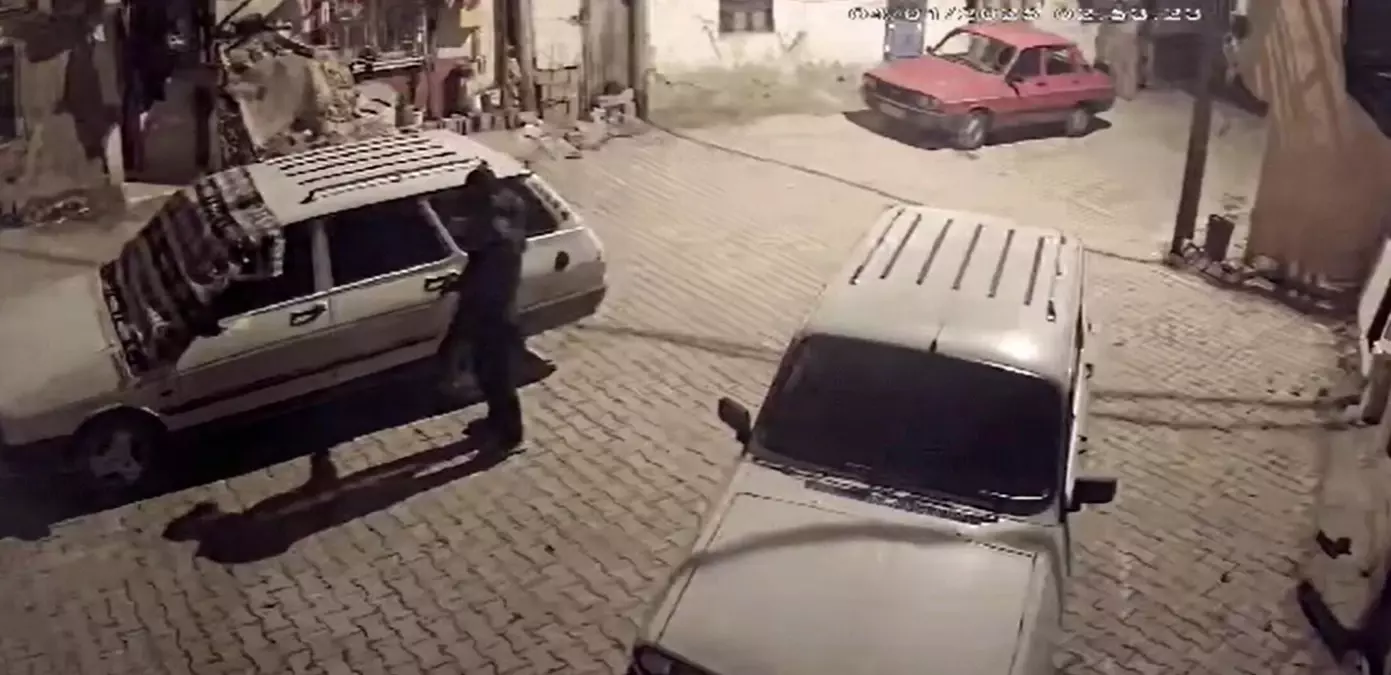 Tokat’ta Hırsızlık: Park Halindeki Aracın Ses Sistemi Çalındı