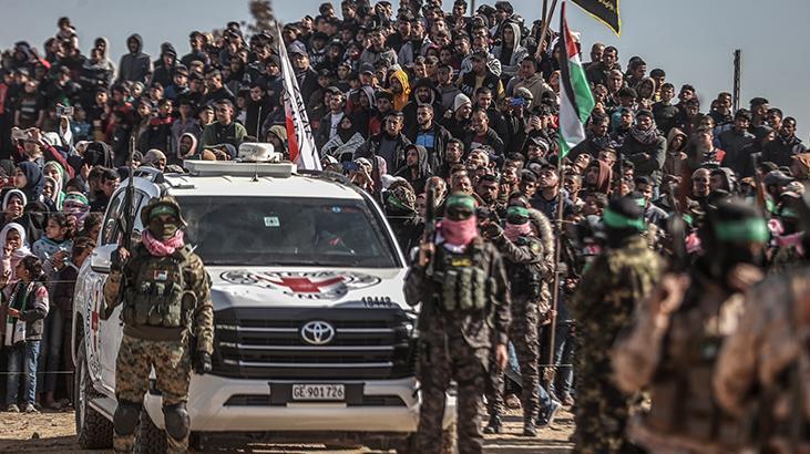 Hamas: İsrail’in, esirlerimizin sırtına ırkçı sloganlar yazmasını kınıyoruz