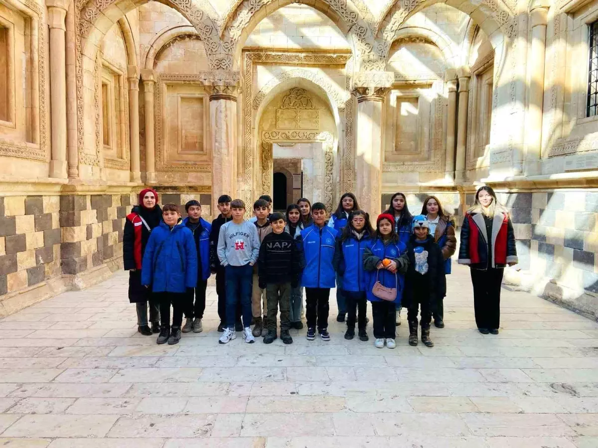 Öğrenciler İshak Paşa Sarayı’nda Tarihi Gezi