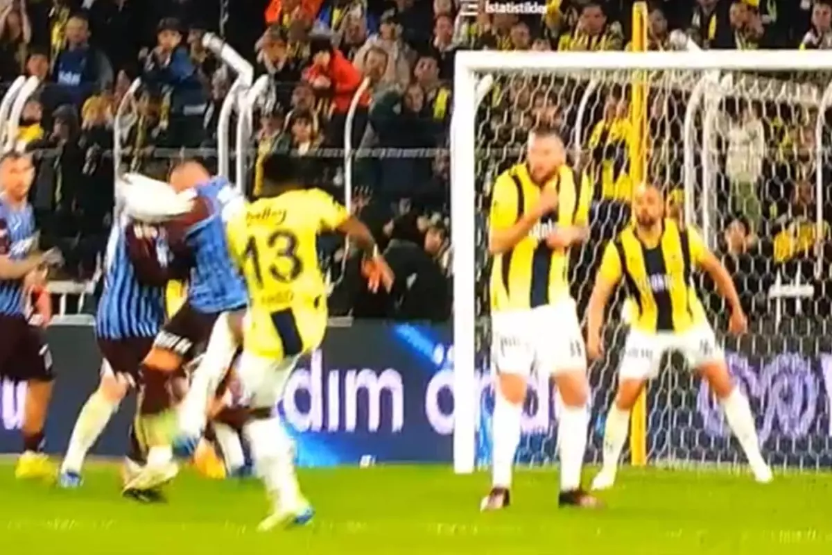 Herkes bunu tartışıyor! İşte Fenerbahçe’nin penaltı beklediği pozisyon